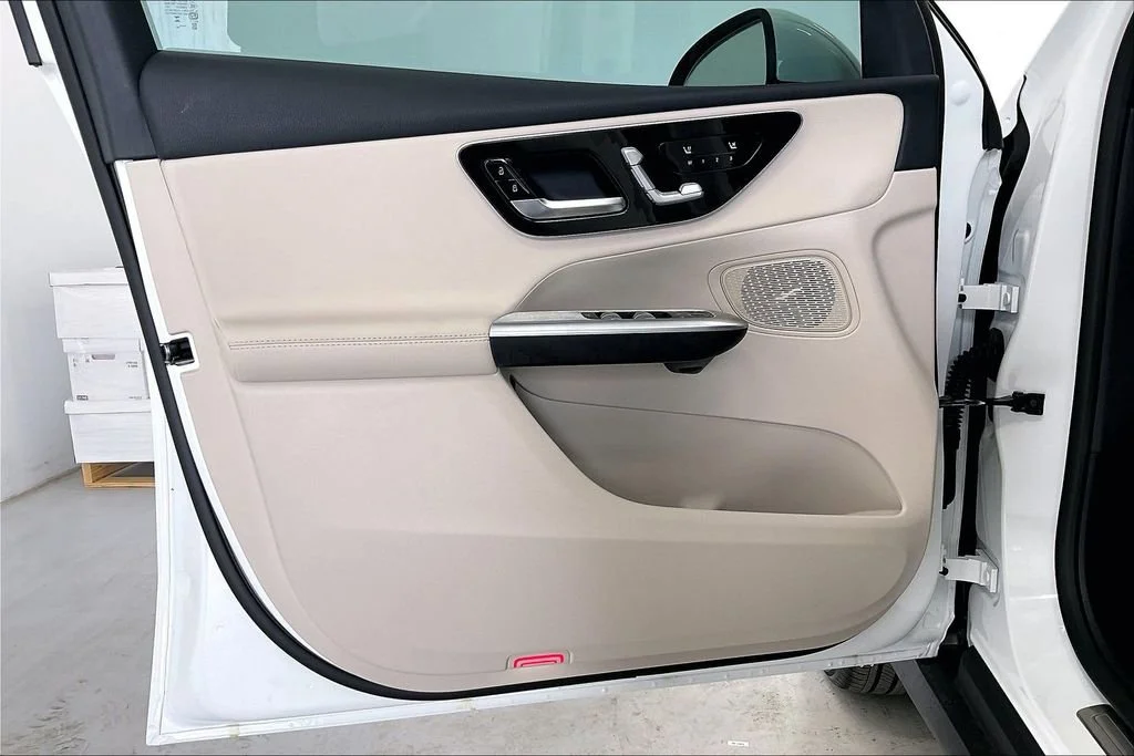 New 2026 Polar White Mercedes-Benz GLC 300 image 22