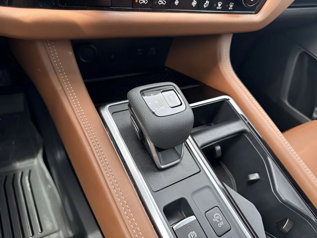 Used 2023 Black Nissan Platinum image 19