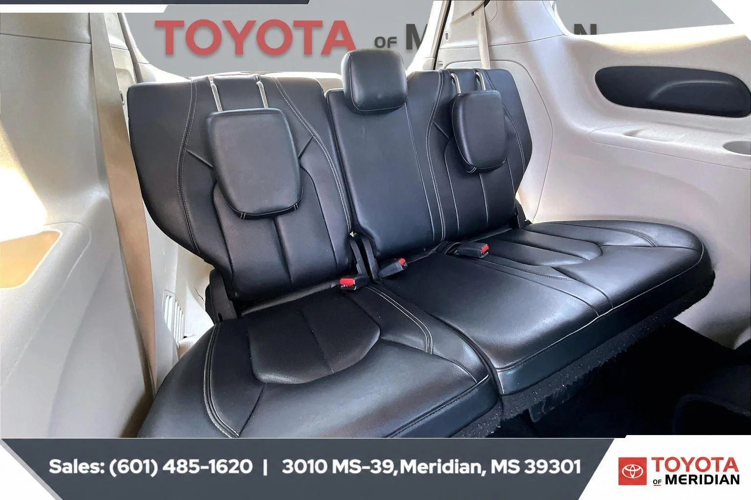 Used 2022 Ceramic Gray Clearcoat Chrysler Hybrid Touring L image 21