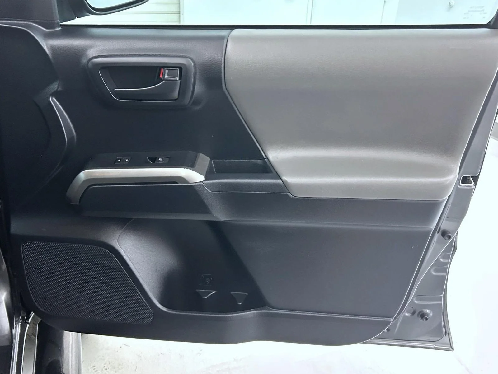 Used 2019 Gray Toyota SR5 image 16