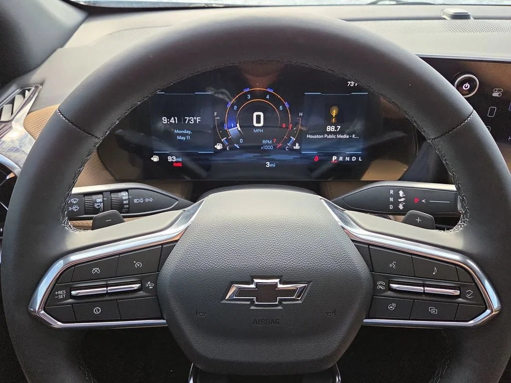 New 2026 Polar White Tricoat Chevrolet ACTIV image 3