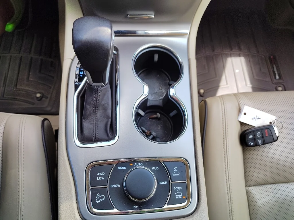 Used 2020 Velvet Red Pearlcoat Jeep Overland image 23