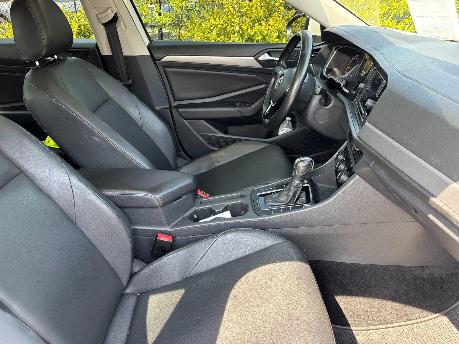 Used 2019 Pure White Volkswagen SE image 38