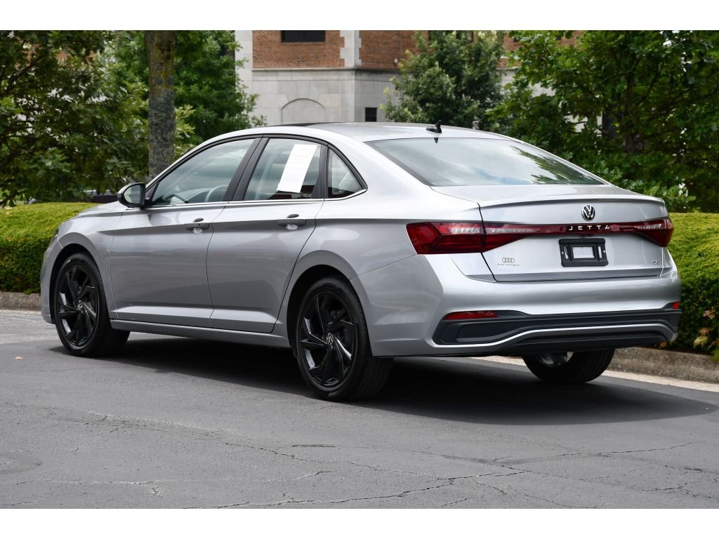 Used 2025 Pyrite Silver Metallic Volkswagen SE image 6