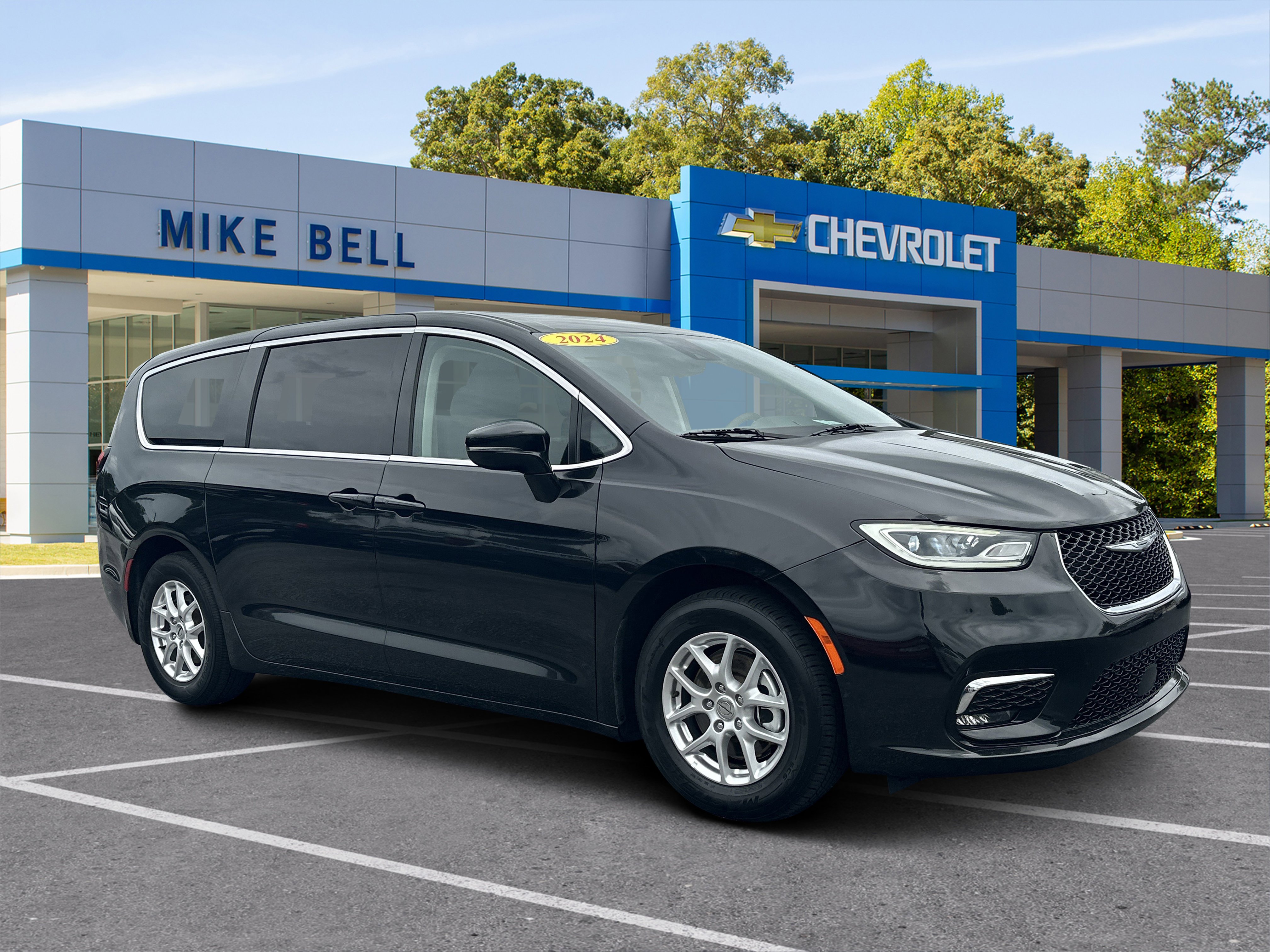 2024 Chrysler Pacifica Touring L's photo