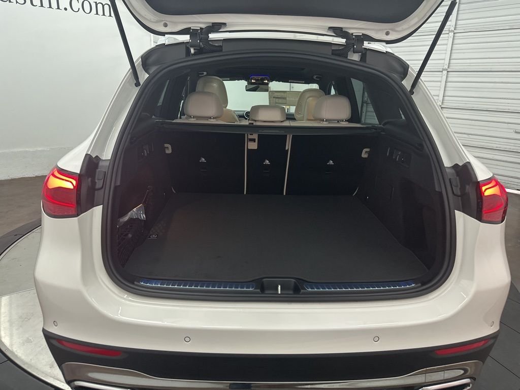 Used 2026 White Mercedes-Benz GLC 300 image 24