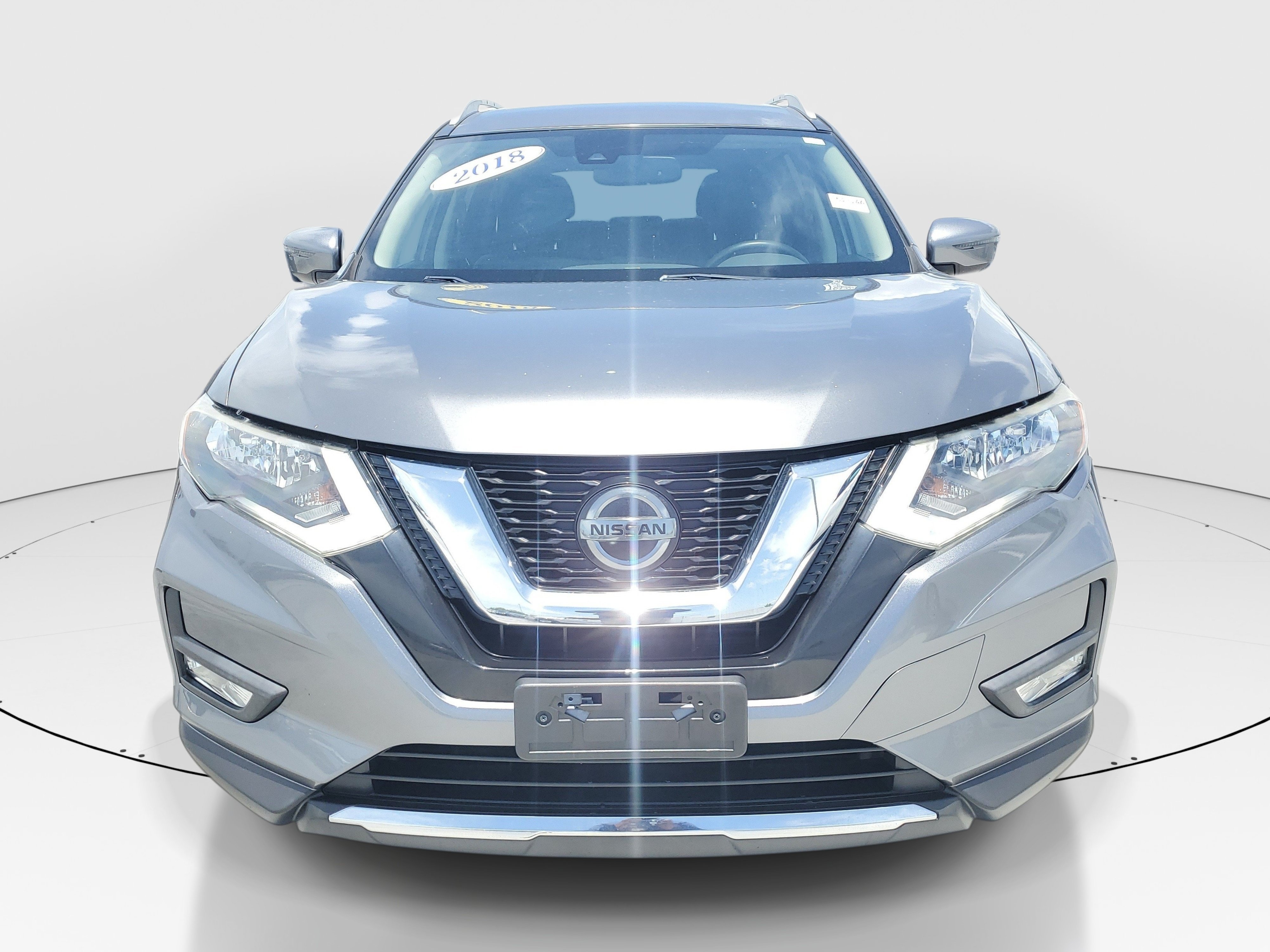 Used 2018 Gun Metallic Nissan SL image 2