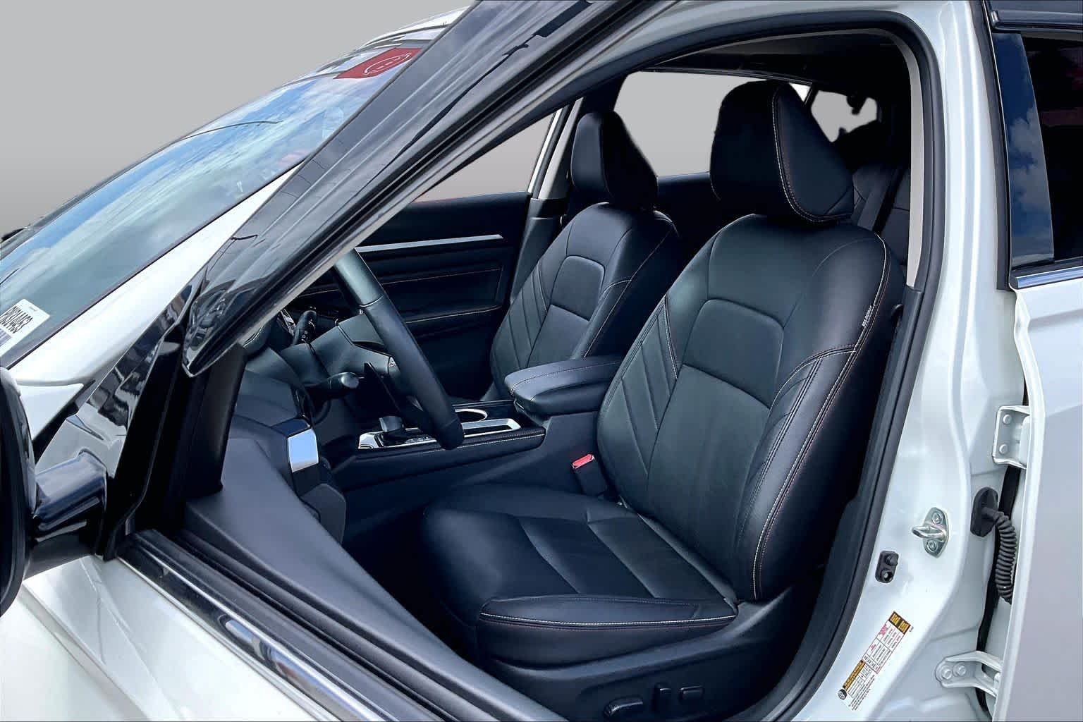 Used 2023 Pearl White Tricoat Nissan 2.5 SR image 8
