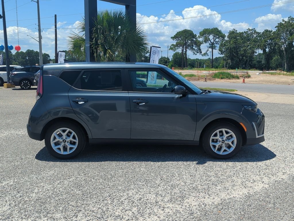 Used 2025  Kia LX image 8