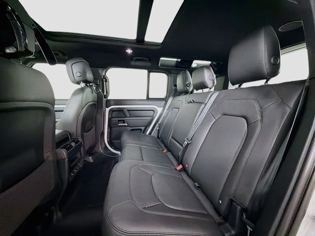 New 2026 Fuji White Land Rover X-Dynamic SE image 26