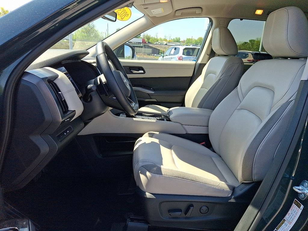 Used 2023 Black Nissan SL image 15