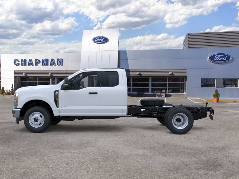 New 2026 Oxford White Ford F-350® XL image 3