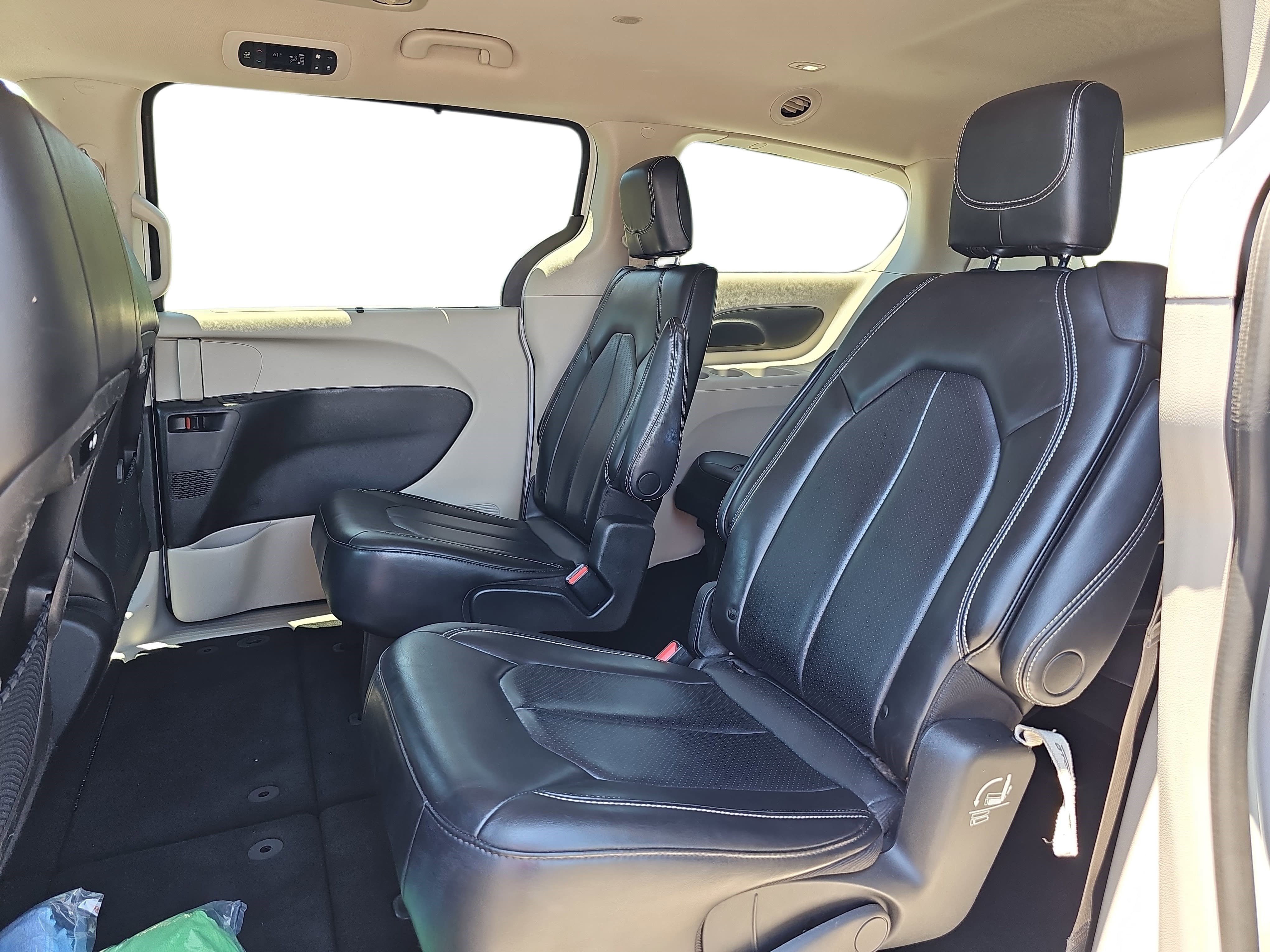Used 2023 Bright White Clearcoat Chrysler Touring L image 10