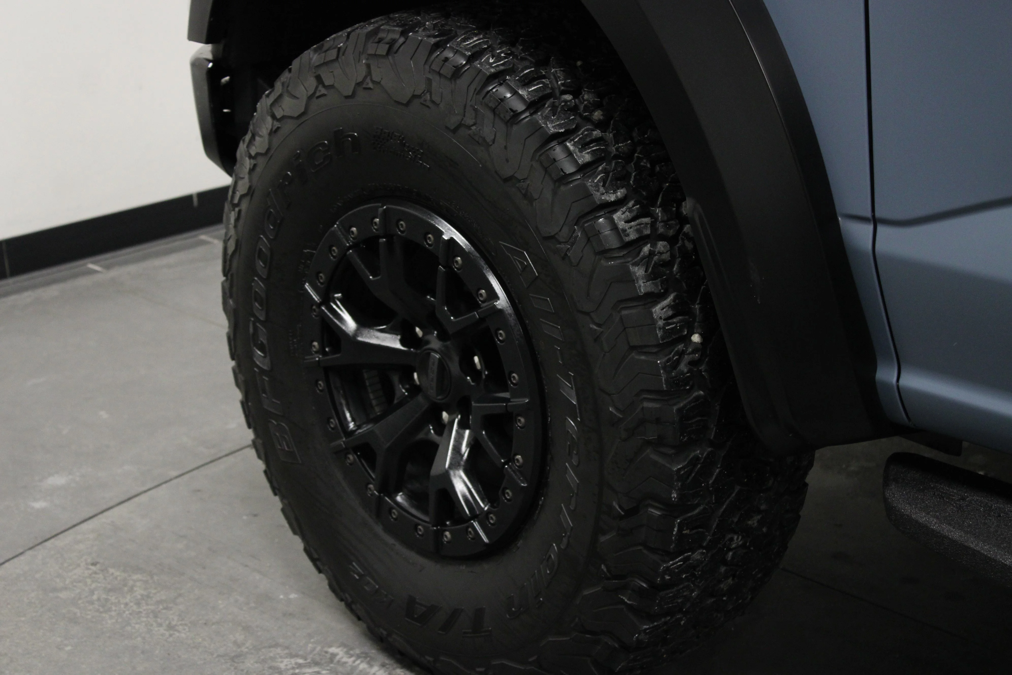 Used 2023 Azure Gray Metallic Ford Raptor image 10