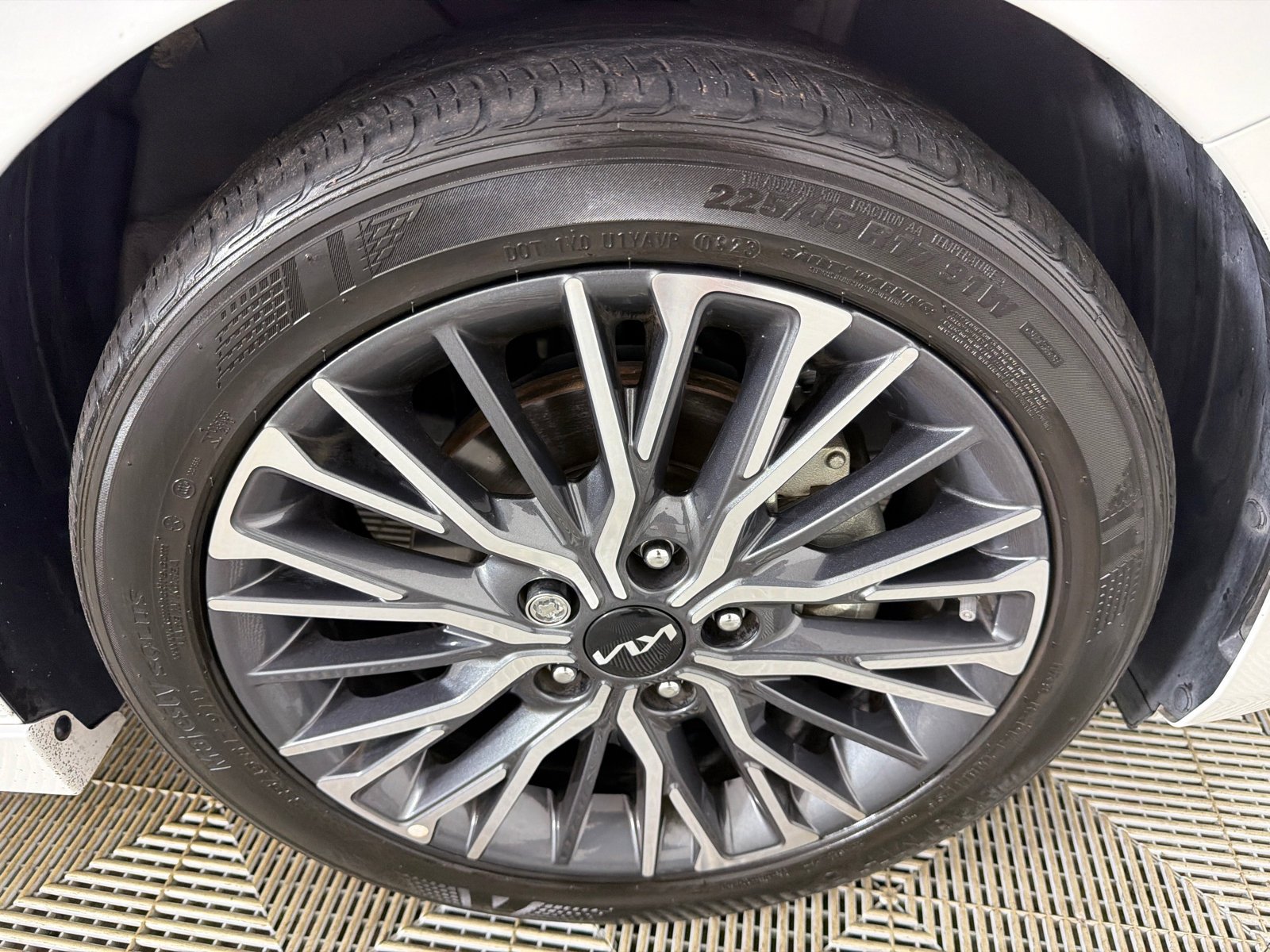 Used 2023 Snow White Pearl Kia GT-Line image 13