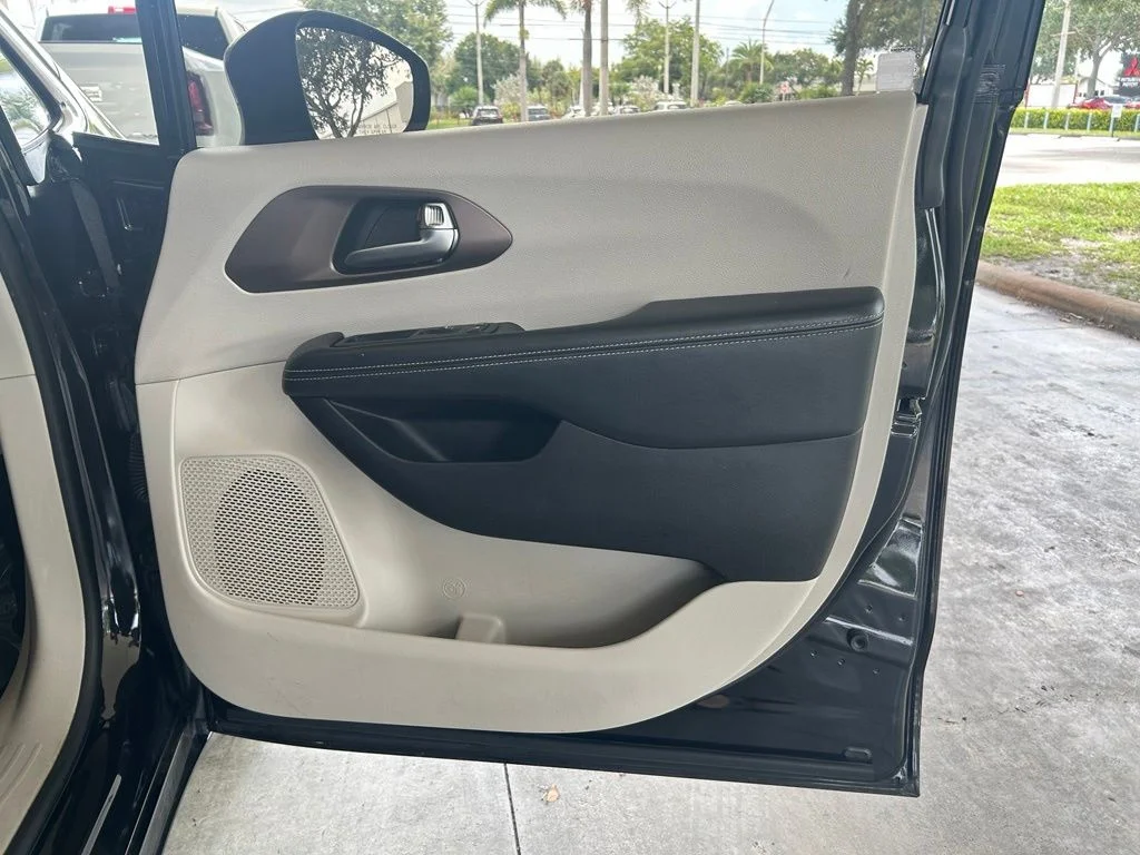 Used 2021 Black Chrysler LXI image 24