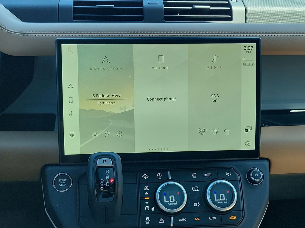 New 2026 Woolstone Green Land Rover X-Dynamic SE image 20