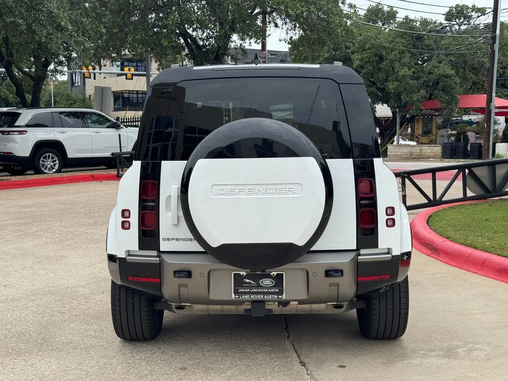 Certified Used 2025 White Land Rover X-Dynamic SE image 7