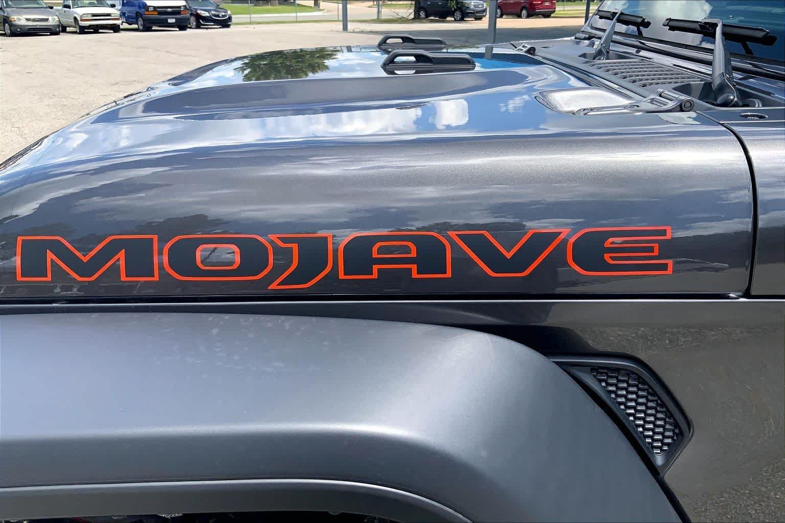 Used 2025 Granite Crystal Metallic Clearcoat Jeep Mojave image 10