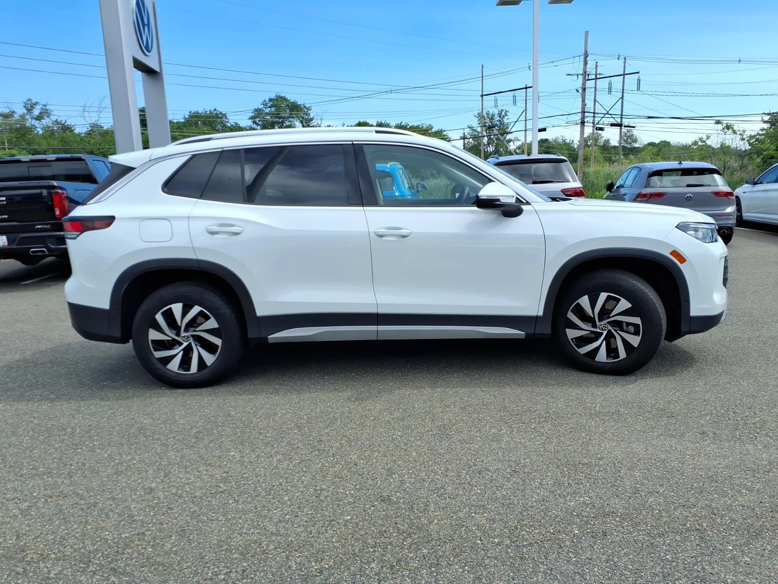 Certified Used 2025 Pure White Volkswagen S image 4