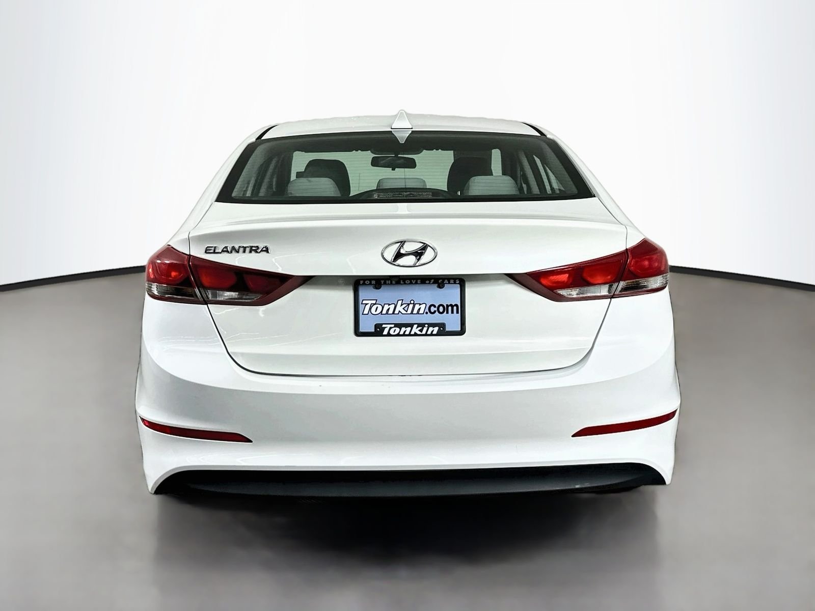 Used 2017 Quartz White Pearl Hyundai SE image 7