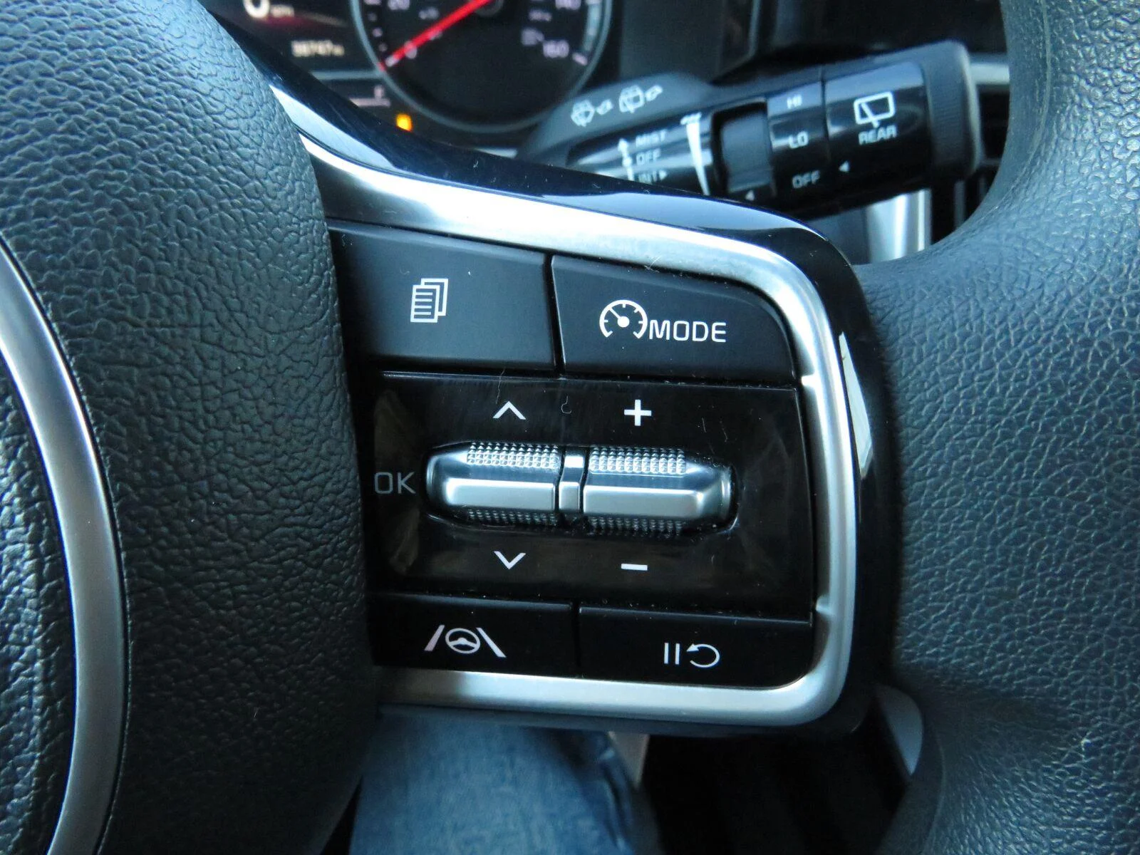 Used 2022 Gravity Gray Kia LX image 34
