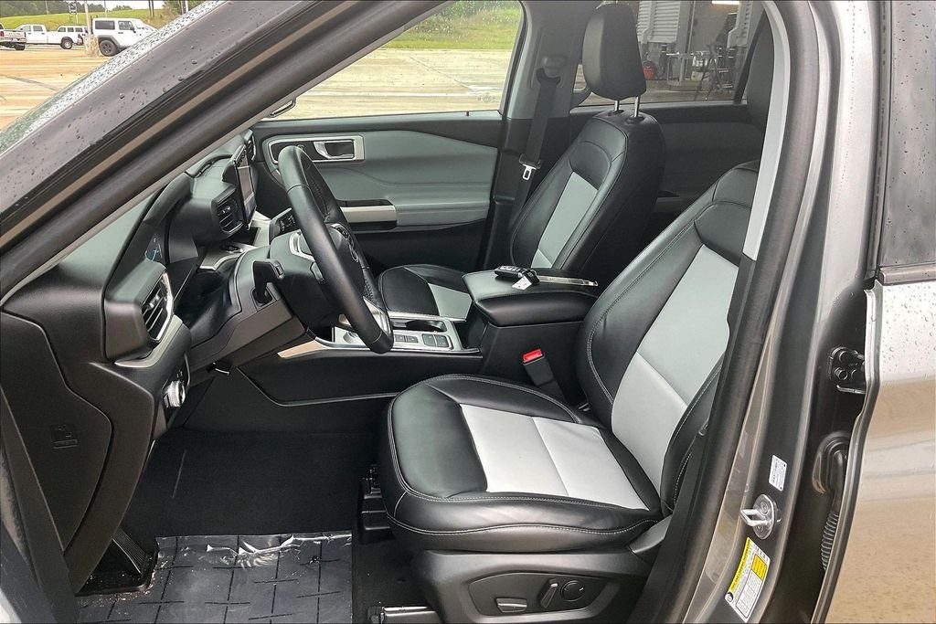 Used 2023 Gray Ford XLT image 23