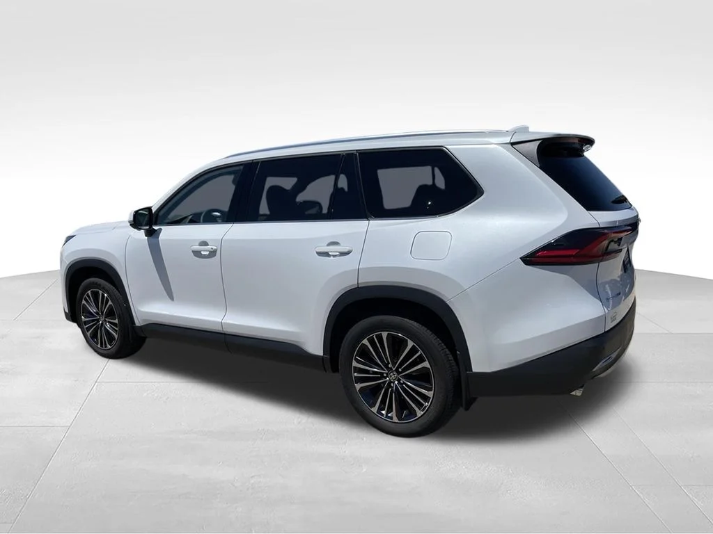 Used 2025 White Toyota MAX Platinum image 6