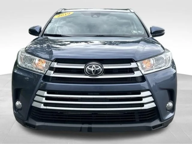 Used 2019 Blue Toyota XLE image 8