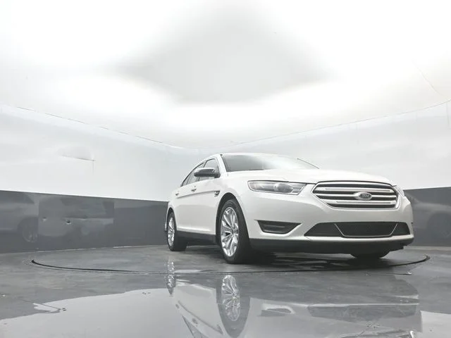Used 2018 White Platinum Clearcoat Metallic Ford Limited image 36