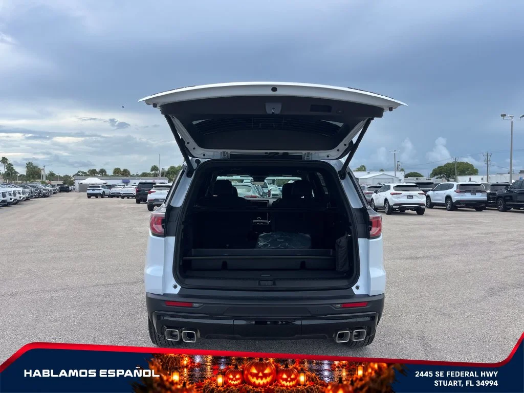 New 2027 Glacier White Tricoat GMC Elevation image 17
