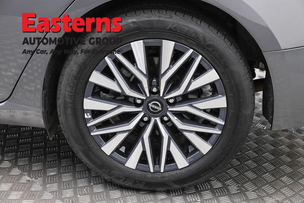 Used 2025 Gray Nissan 2.5 SV image 33