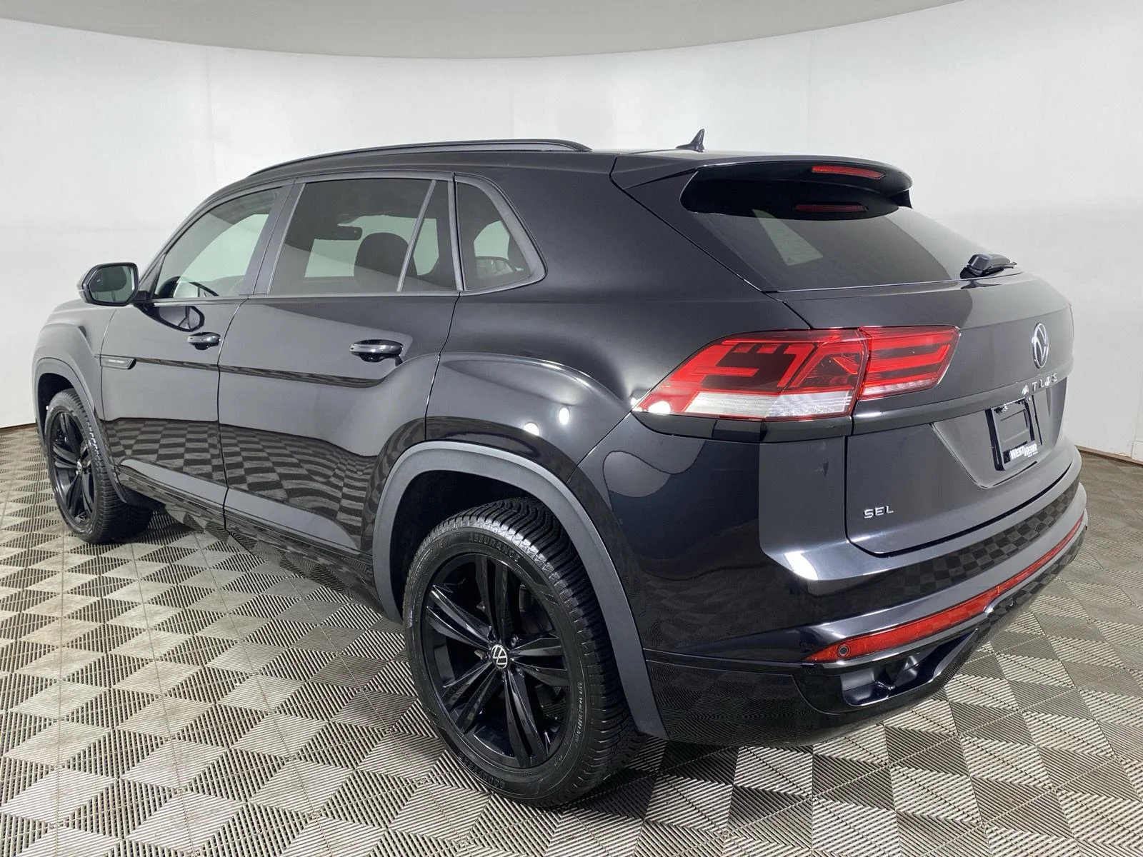 Used 2023 Deep Black Pearl Volkswagen 2.0T SEL R-Line Black image 5