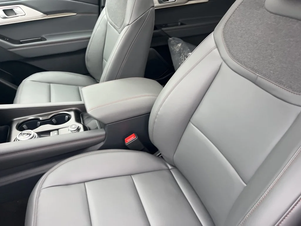 New 2026 Space White Metallic Ford Active image 10