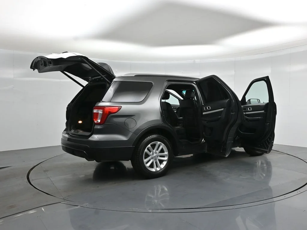Certified Used 2017 Gray Ford XLT image 6