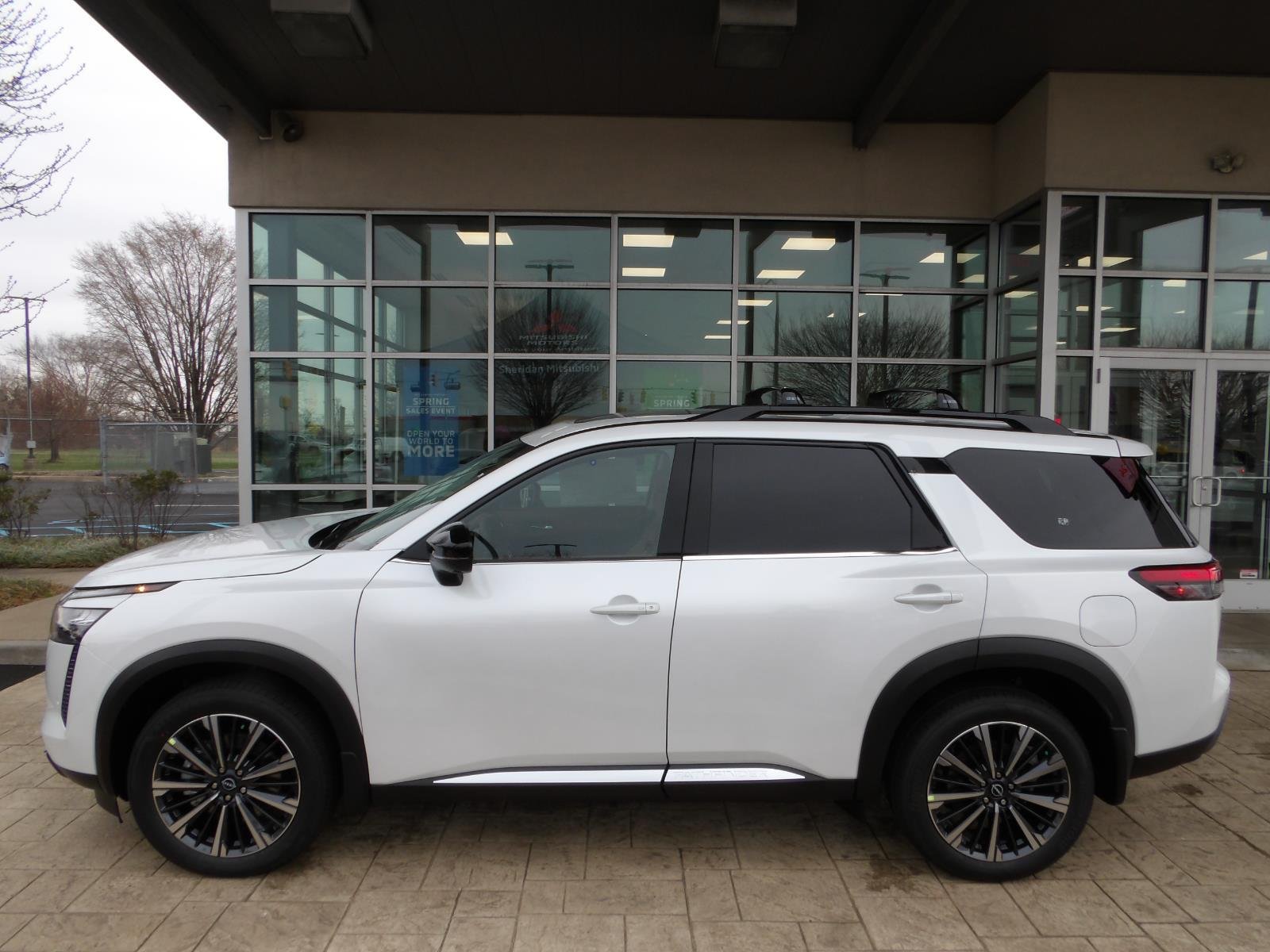 New 2026 Everest White Pearl Tricoat Nissan Platinum image 4
