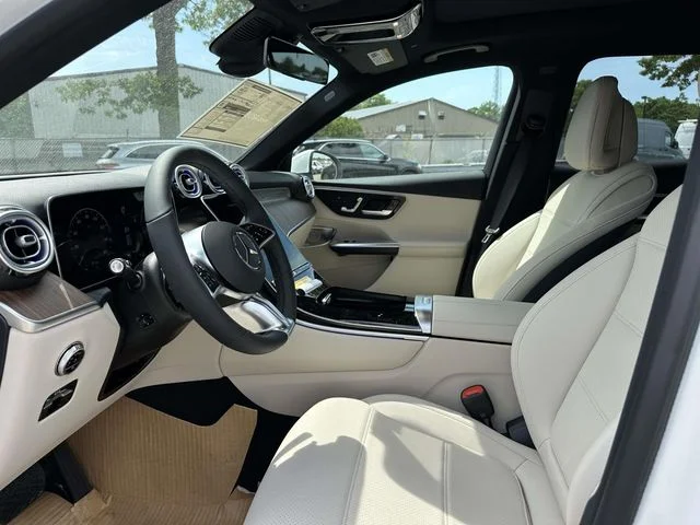 New 2026 White Mercedes-Benz GLC 300 image 4