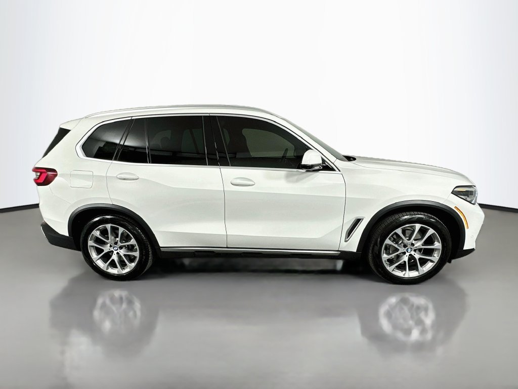 Certified Used 2023 Alpine White BMW xDrive40i image 4