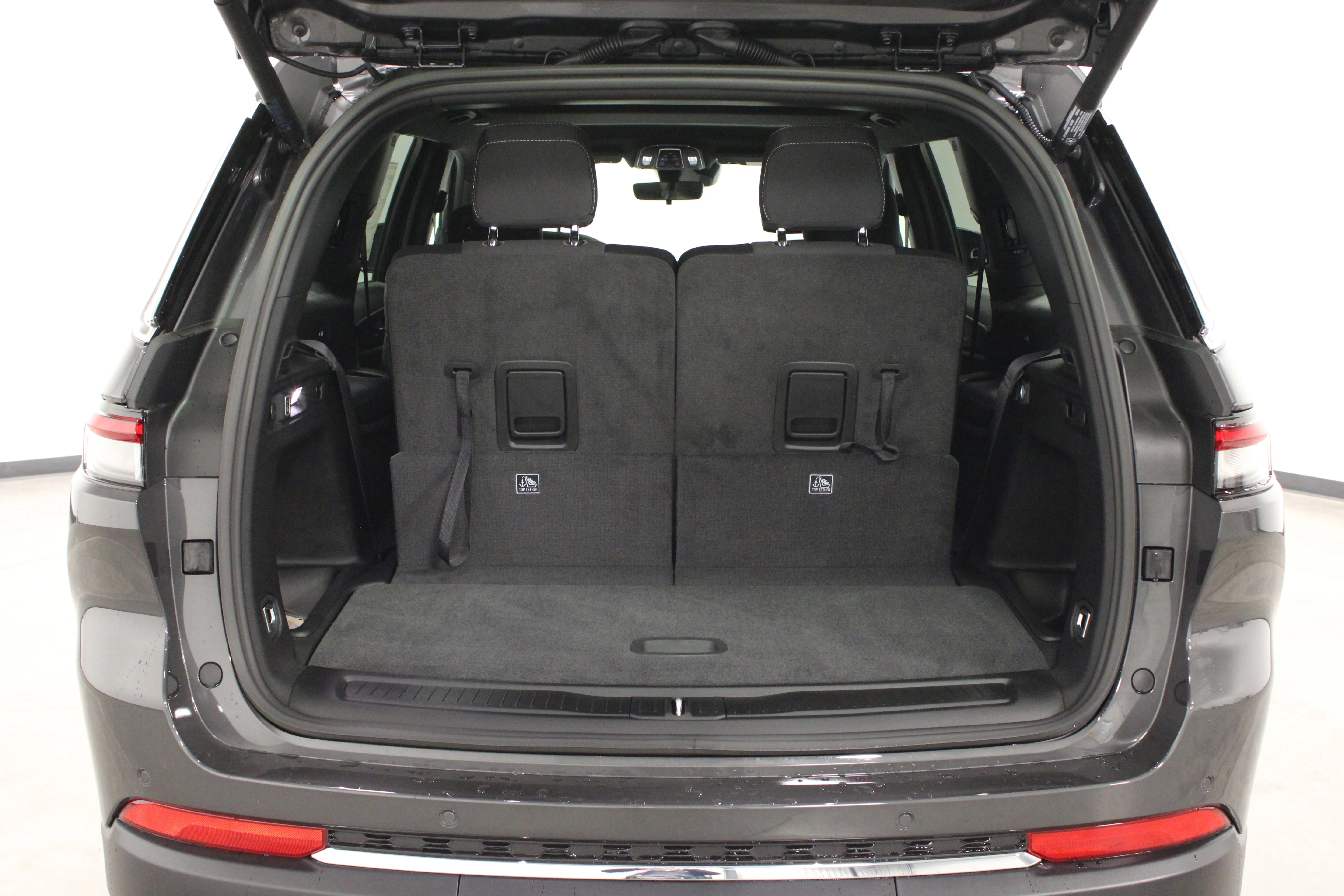 New 2026 Baltic Gray Metallic Clear-Coat Exterior Paint Jeep Laredo X image 13