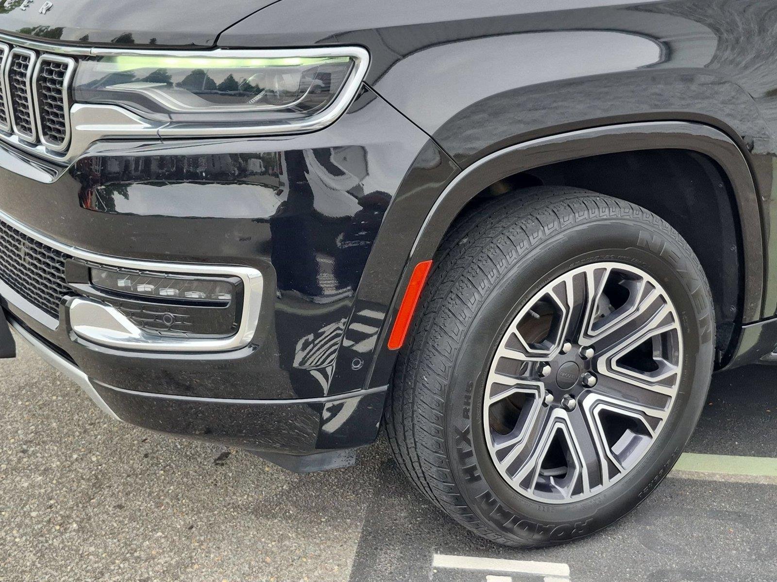 Used 2024 Diamond Black Crystal Pearlcoat Jeep Series II image 8