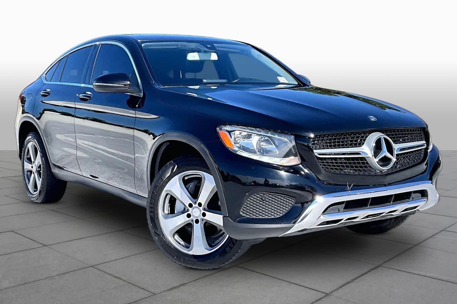 Used 2017 Obsidian Black Metallic Mercedes-Benz GLC 300 image 3