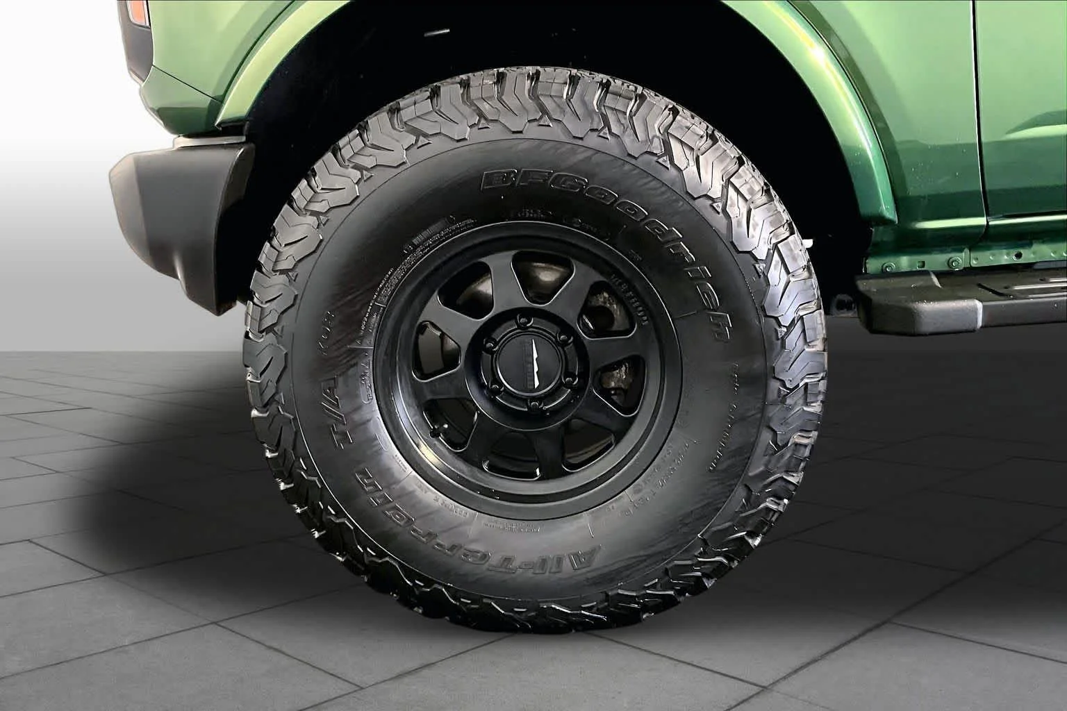 Used 2022 Eruption Green Ford Outer Banks image 11