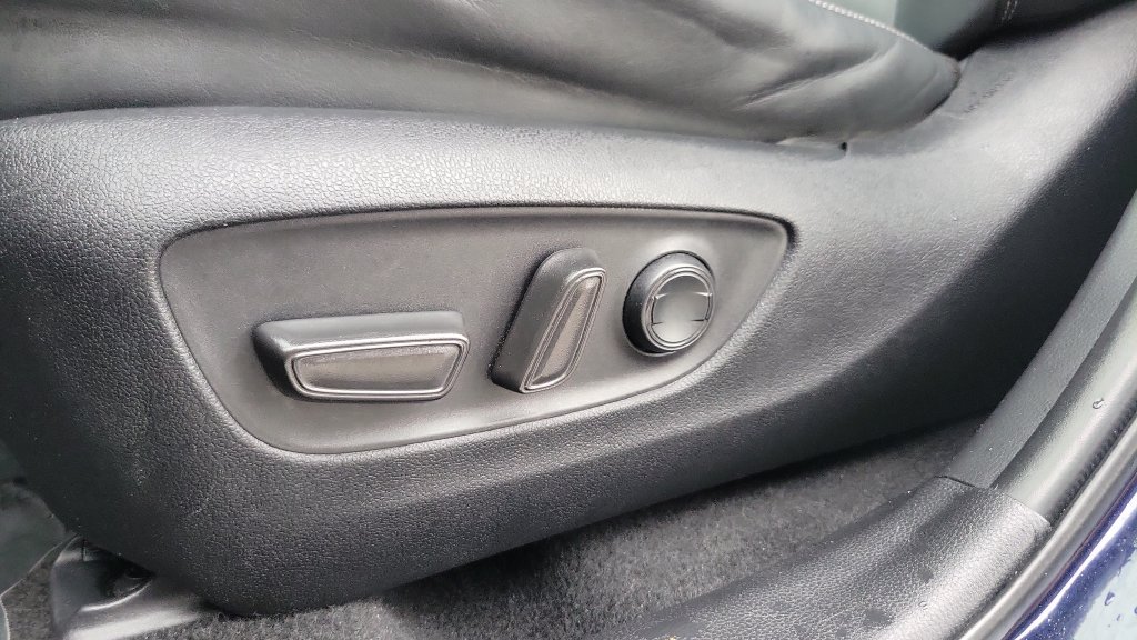 Certified Used 2022  Toyota XLE Premium image 16
