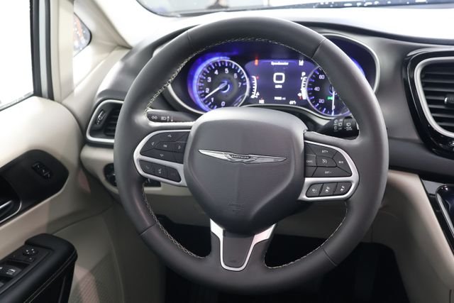 Used 2023 Silver Mist Clearcoat Chrysler Touring L image 10
