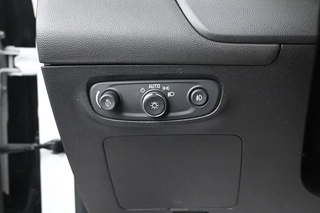 Used 2020 SUMMIT WHITE Buick Preferred image 14