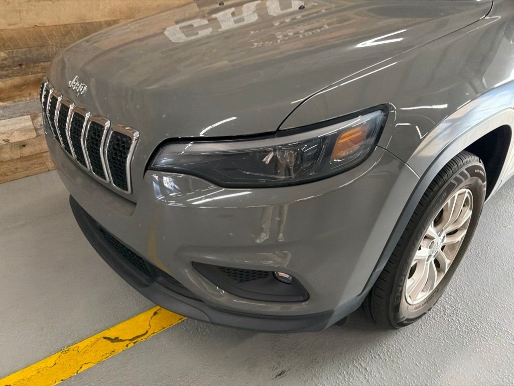 Used 2022 Gray Clearcoat Jeep Latitude Lux image 3
