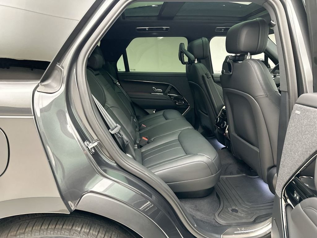 New 2026 Carpathian Grey Land Rover Dynamic SE image 7