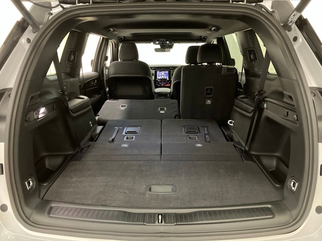 New 2026 Silver Zynith Exterior Paint Jeep Laredo X image 17