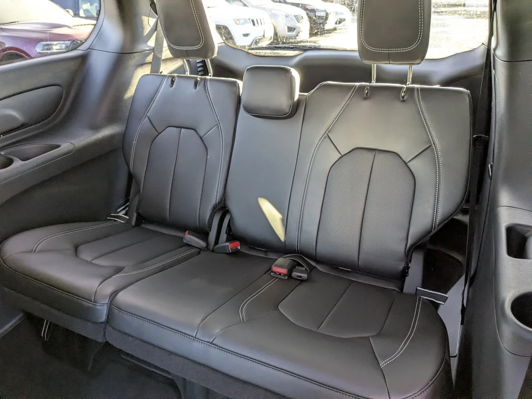 New 2026 White Chrysler Select - - FWD - Full Sunroof - S Appearance Package - 20 Foreshadow Wheels - Stow n Go & More! image 30