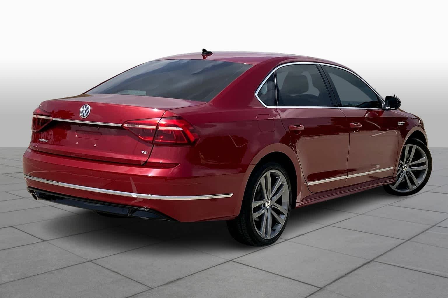 Used 2017 Fortana Red Volkswagen R-Line w/Comfort Pkg image 12
